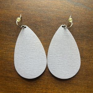 Nickel and suede size medium earring